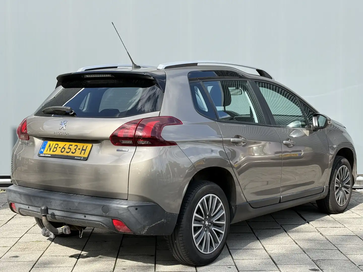 Peugeot 2008 BWJ 2017 | 1.2PT 111PK Blue Lion | TREKHAAK | PANO Grijs - 2