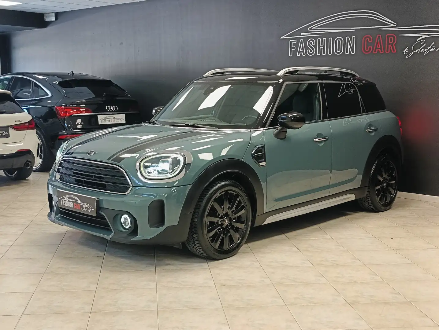 MINI Cooper D Countryman Mini Countryman F60 2020 2.0 Hype auto Grigio - 2