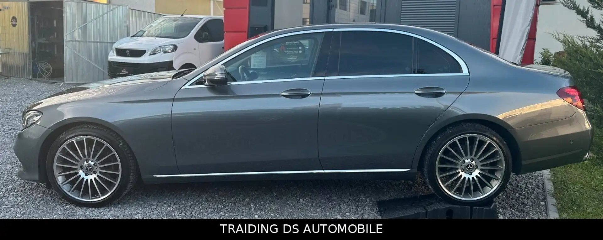 Mercedes-Benz E 220 Lim. AVANTGARDE/ AMBIENTE / AHK / GARANTIE Gris - 2