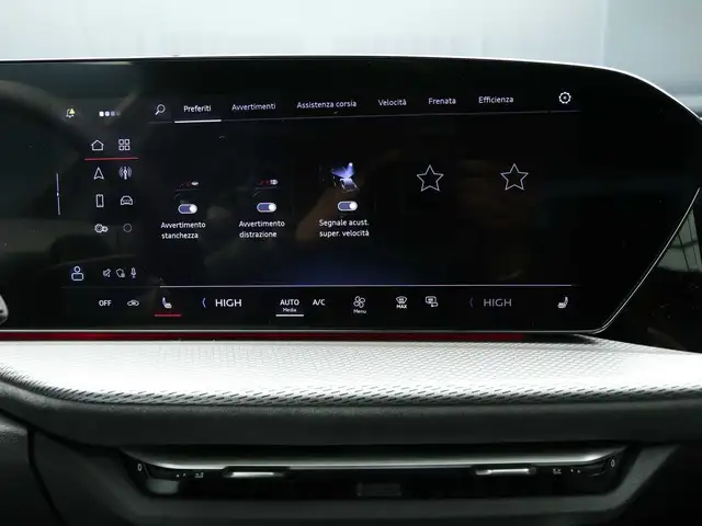 Audi Q5 view 11