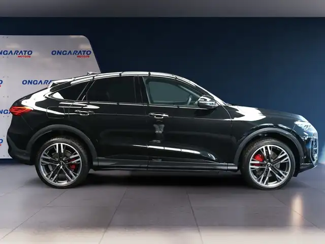 Audi Q5 view 4