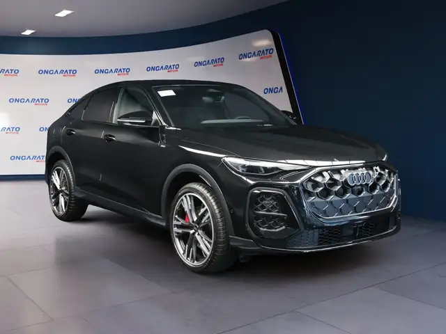 Audi Q5 view 3