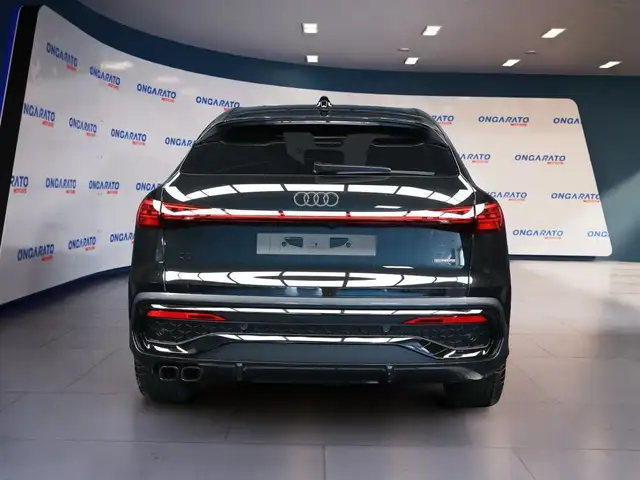 Audi Q5 view 6