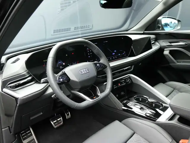 Audi Q5 view 8