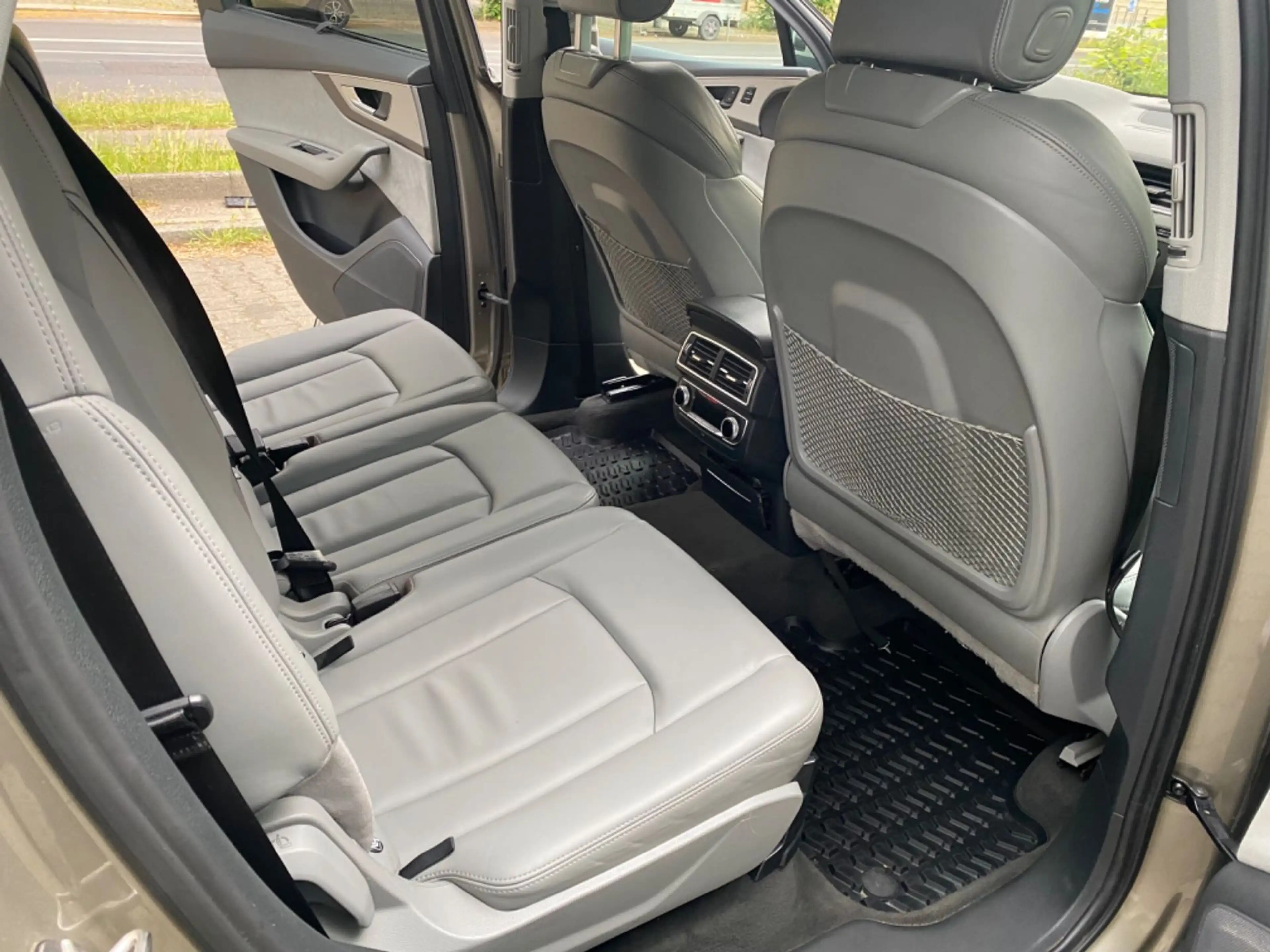 Audi Q7 3.0TDI 7Sitze VOLLAUSSTATTUNG — photo 9