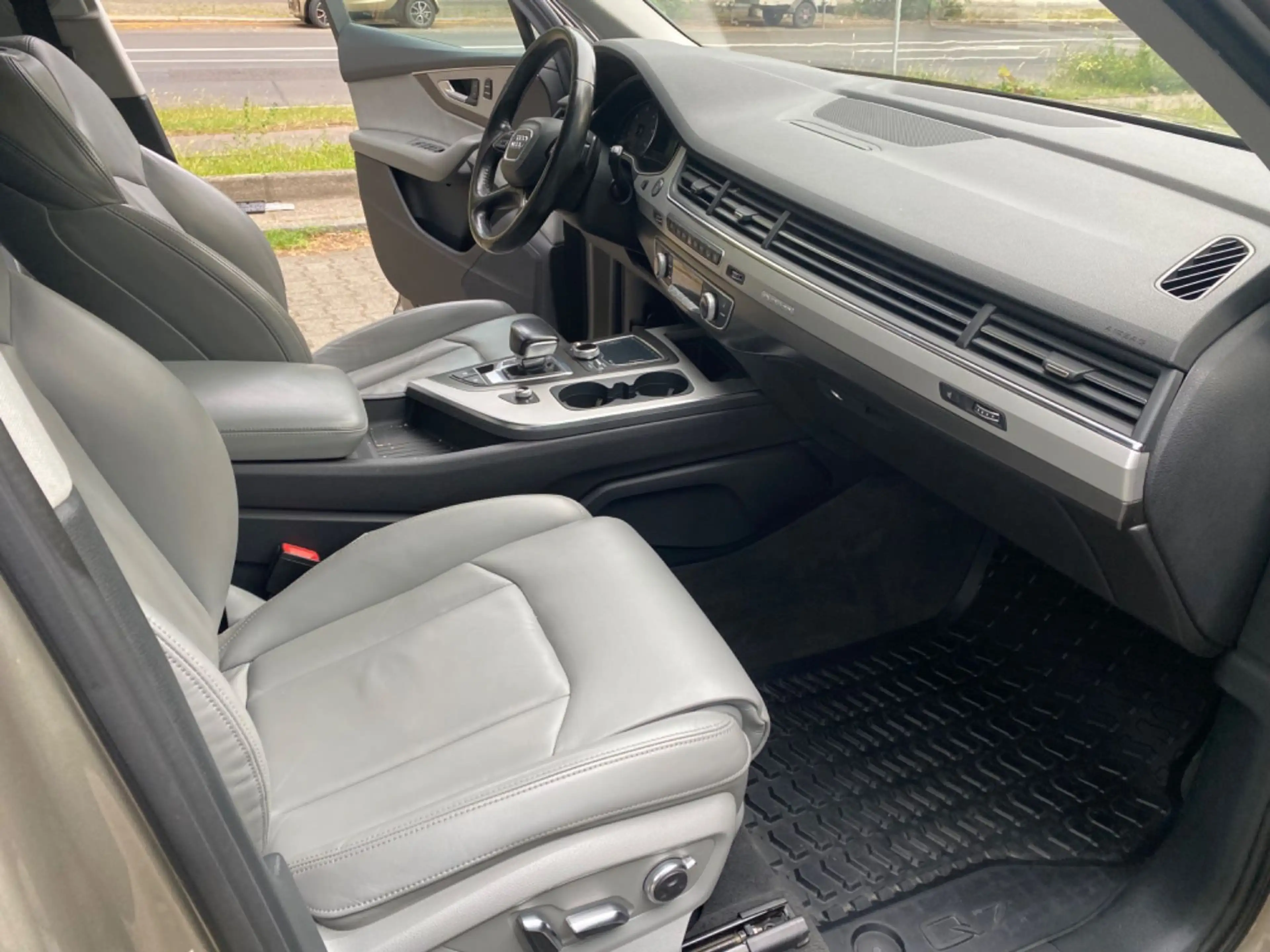 Audi Q7 3.0TDI 7Sitze VOLLAUSSTATTUNG — photo 8