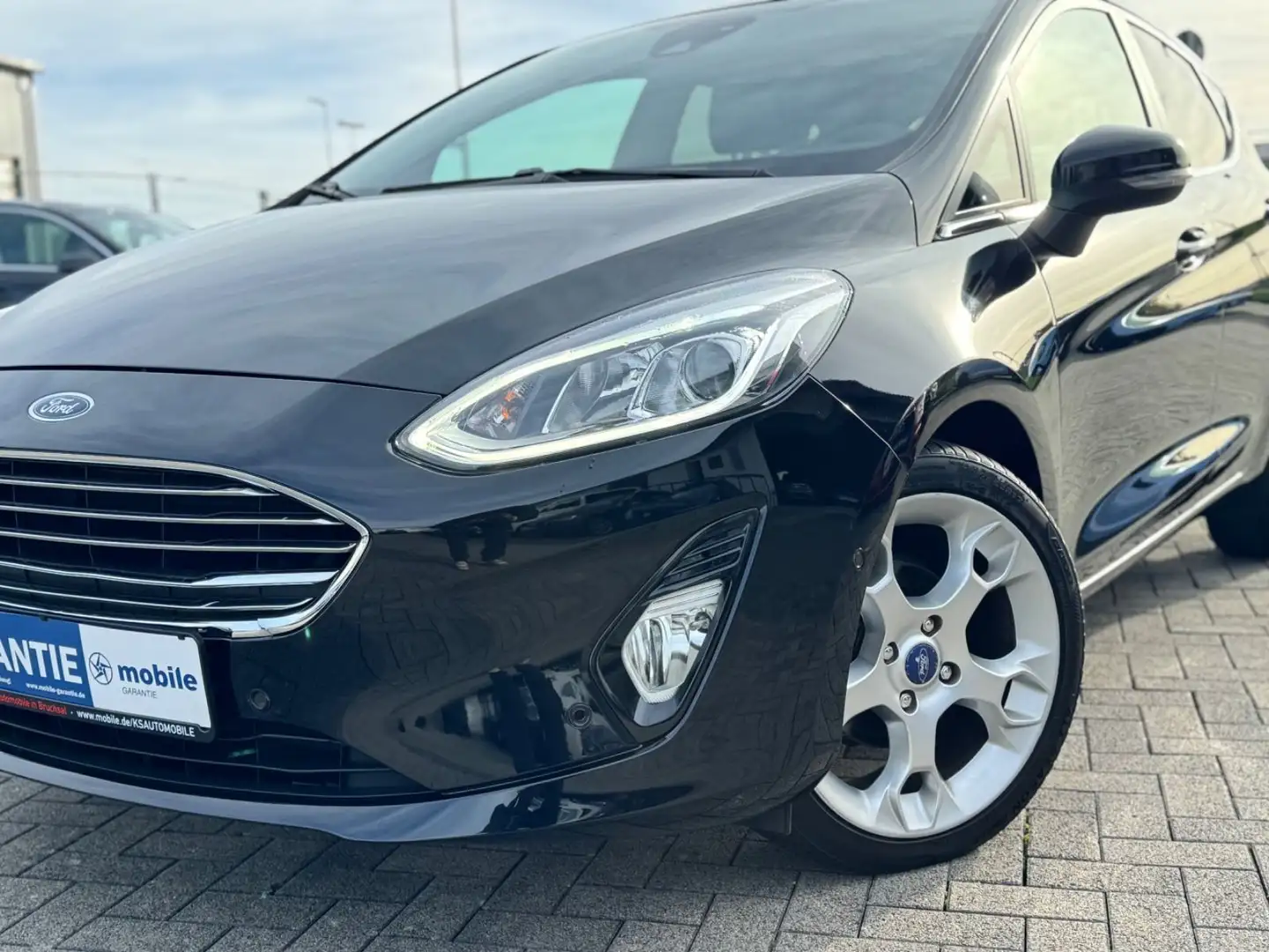 Ford Fiesta Titanium Automatik *Kamera*Navi*1.Hand* Schwarz - 2