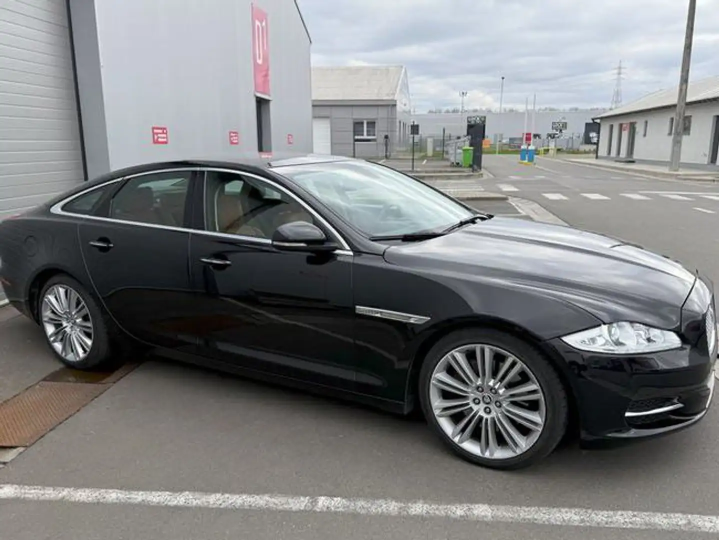 Jaguar XJ 3.0D V6 MARCHAND/EXPORT Noir - 2