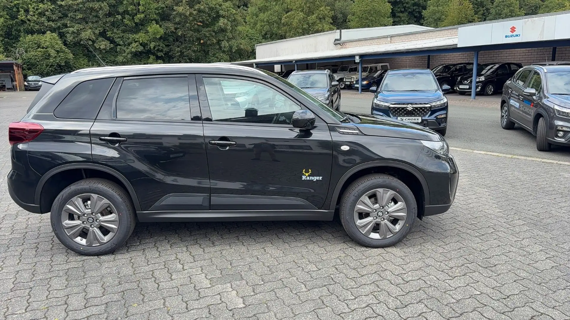 Suzuki Vitara 1,4 Comfort 4x4 Hybrid*Ranger-Paket*AHK Schwarz - 2