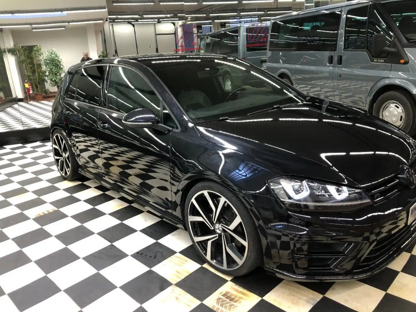 Volkswagen Golf R 2.0 5p. Zwart - 2