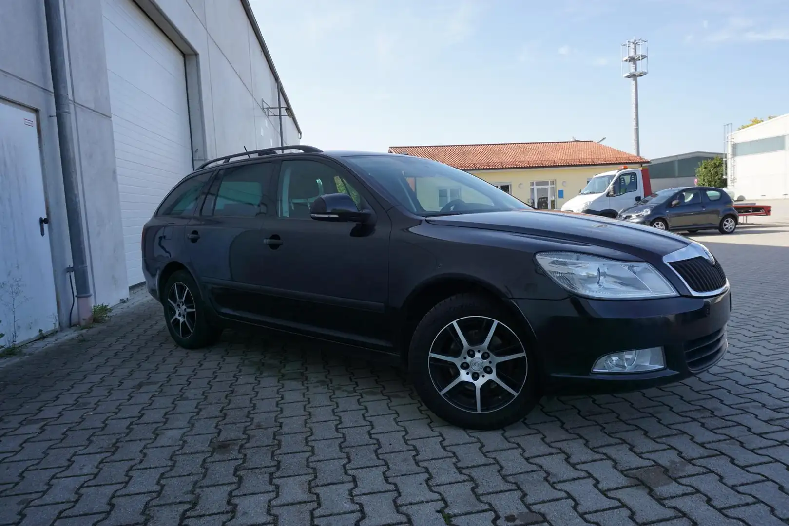 Skoda Octavia 1.8TSI Combi AHK SHZ PDC Tempomat Schwarz - 1