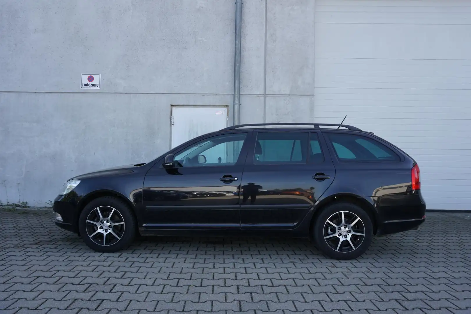 Skoda Octavia 1.8TSI Combi AHK SHZ PDC Tempomat Schwarz - 2