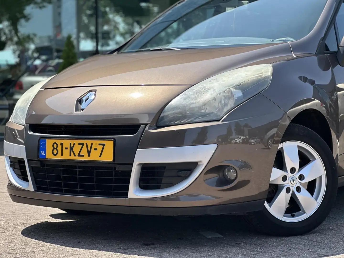 Renault Scenic 2.0 Dynamique PDC Cruise LPG Braun - 2