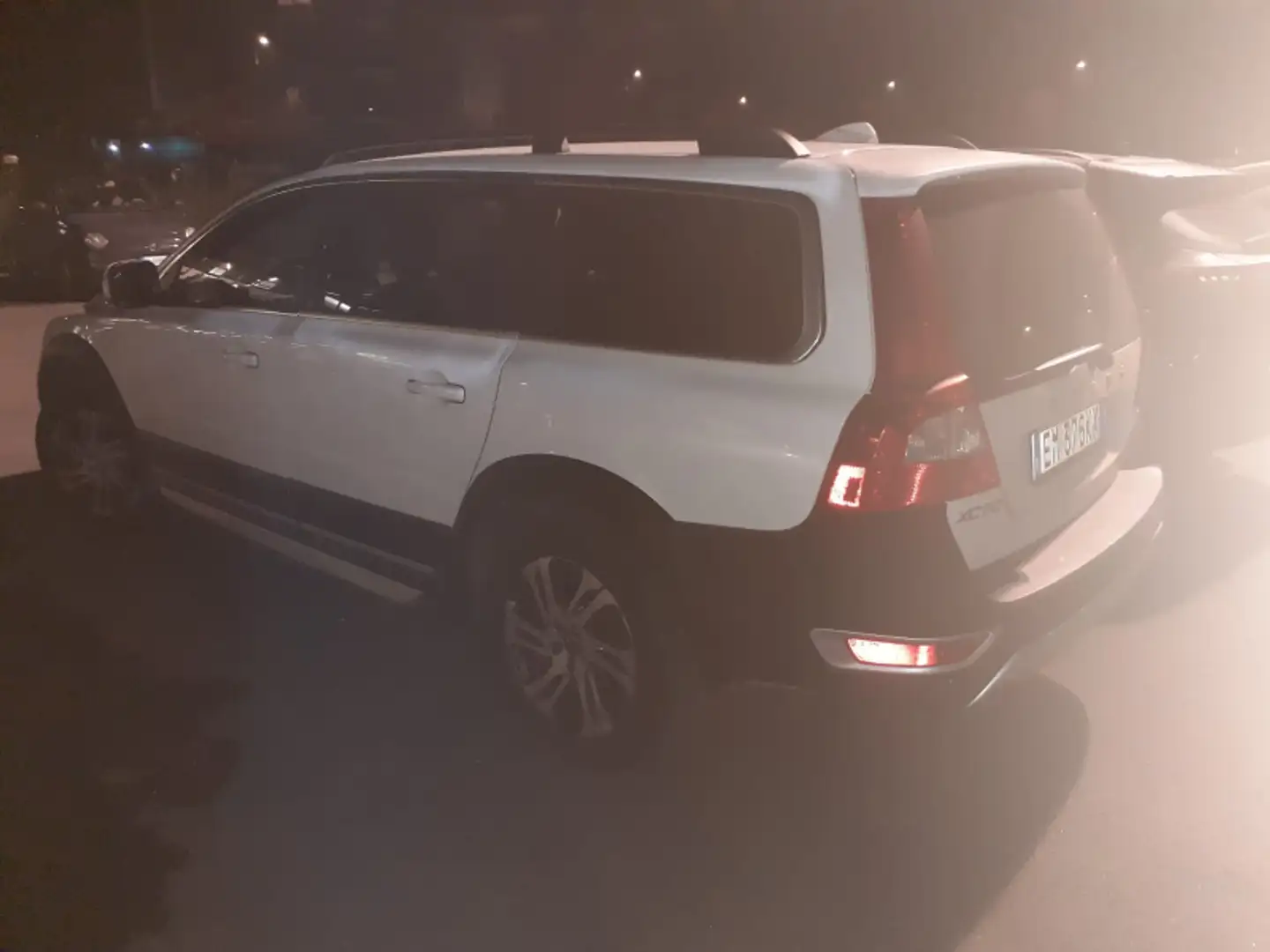 Volvo XC70 D5 AWD Geartronic Momentum Weiß - 2