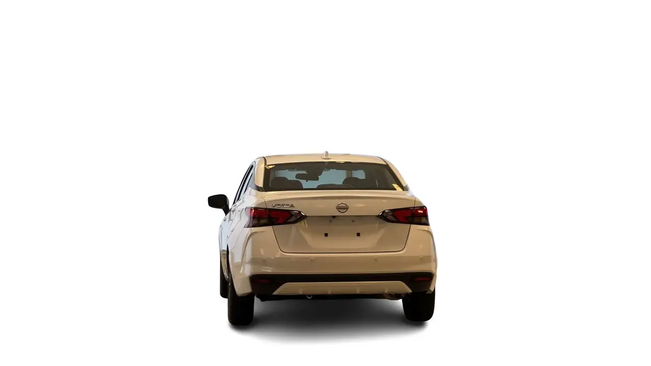 Nissan Versa снимка Nissan Versa