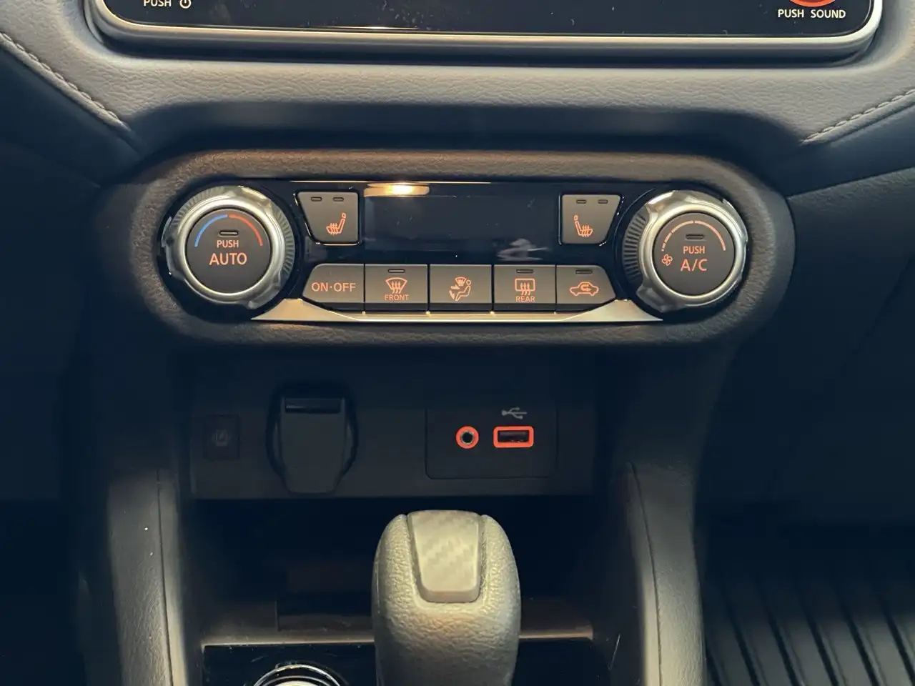 Nissan Versa снимка Nissan Versa