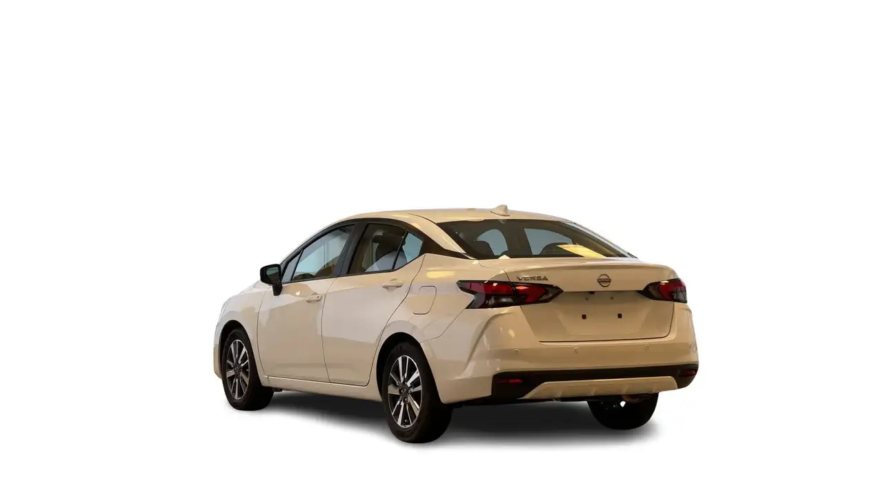 Nissan Versa снимка Nissan Versa