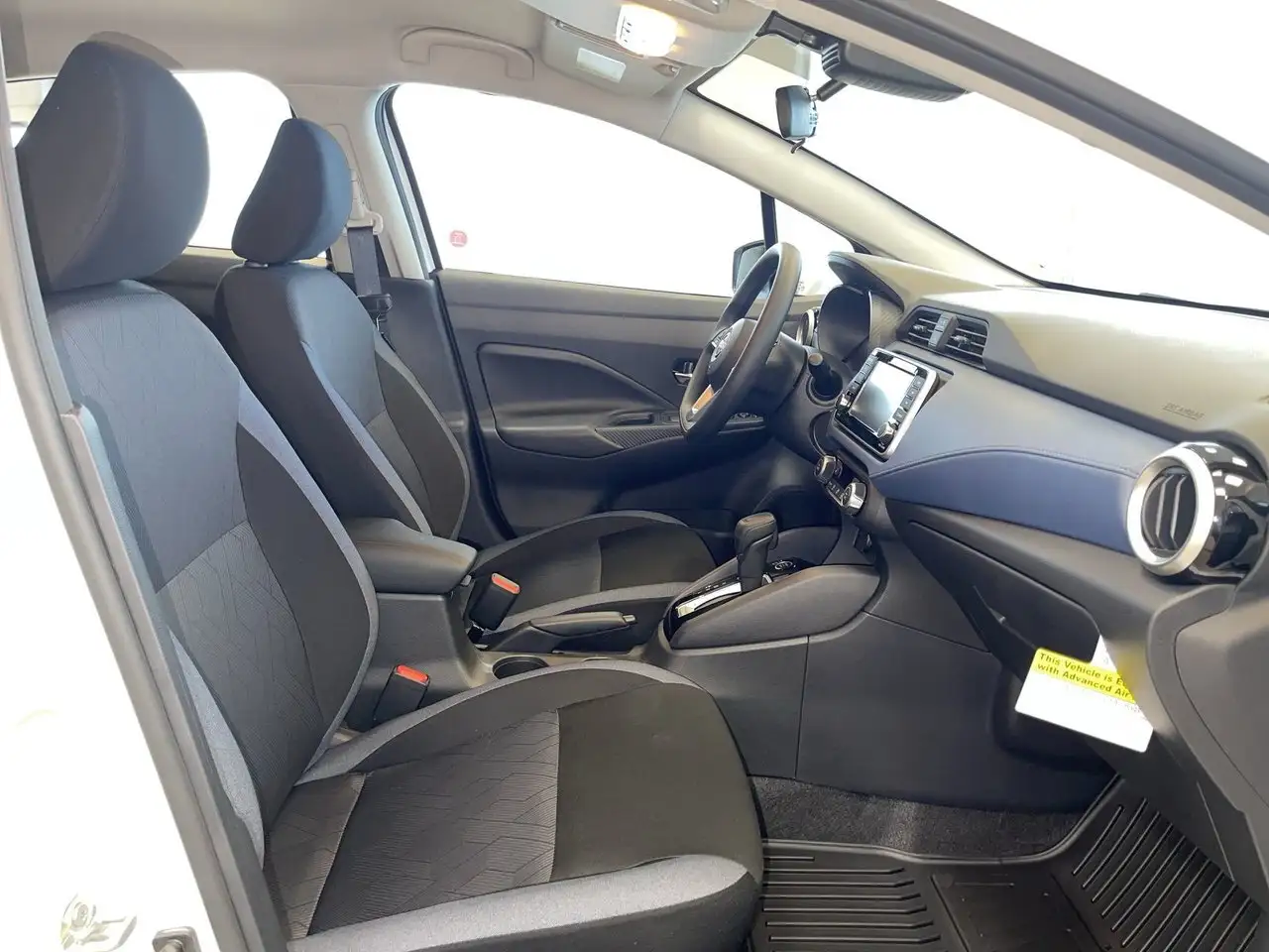 Nissan Versa снимка Nissan Versa