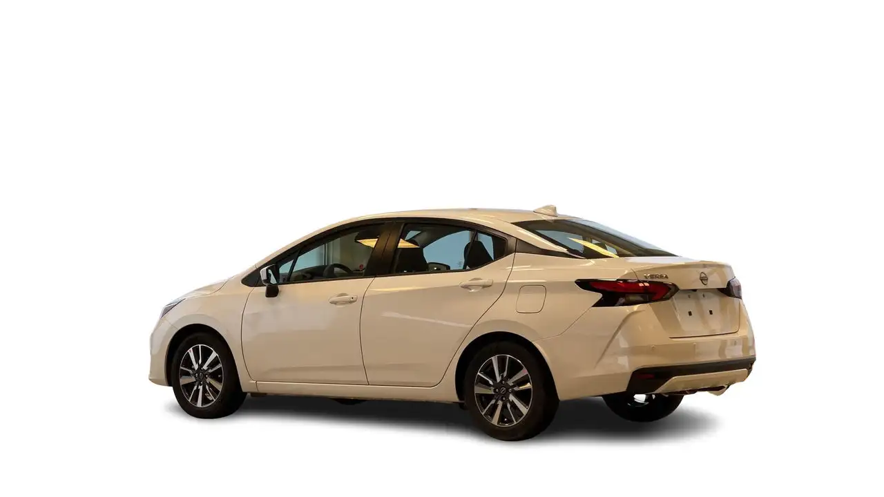 Nissan Versa снимка Nissan Versa