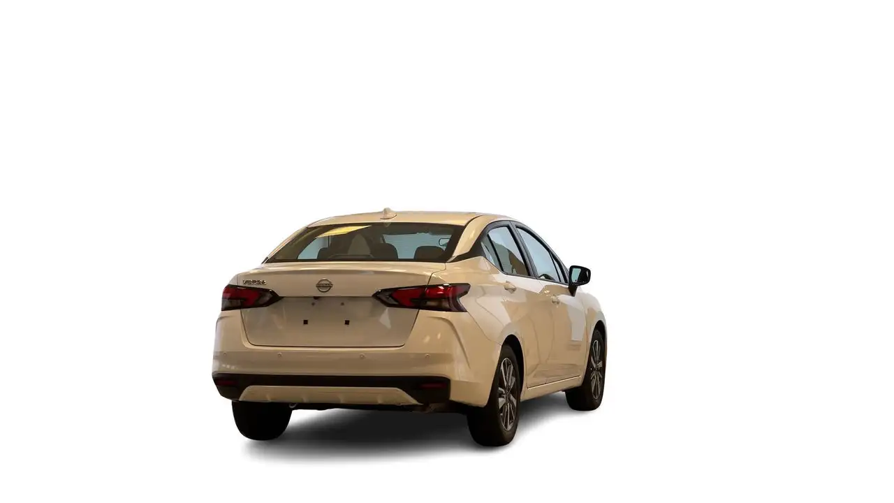 Nissan Versa снимка Nissan Versa