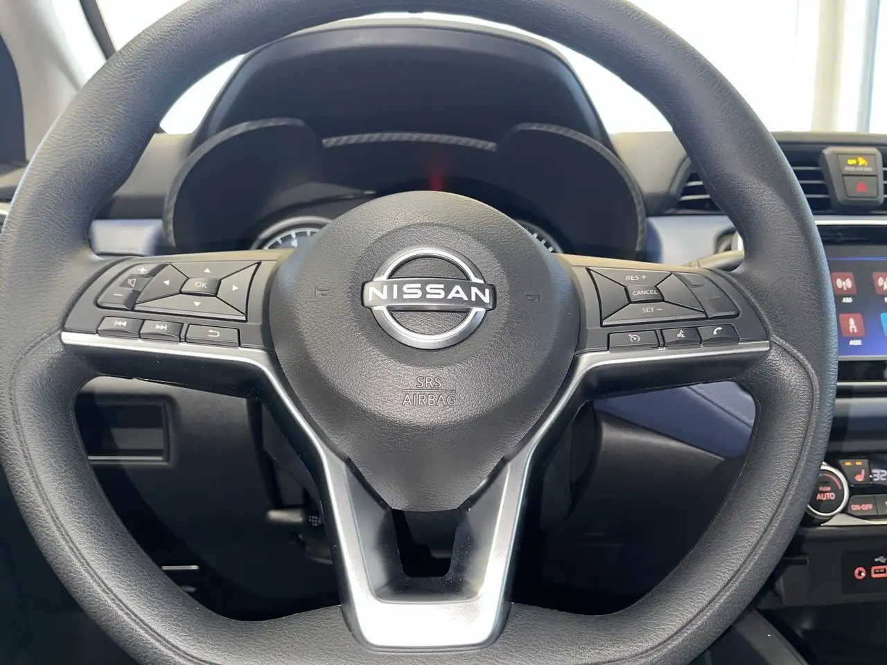 Nissan Versa снимка Nissan Versa