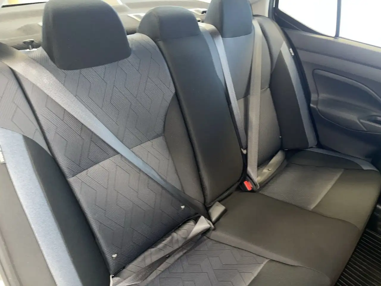 Nissan Versa снимка Nissan Versa