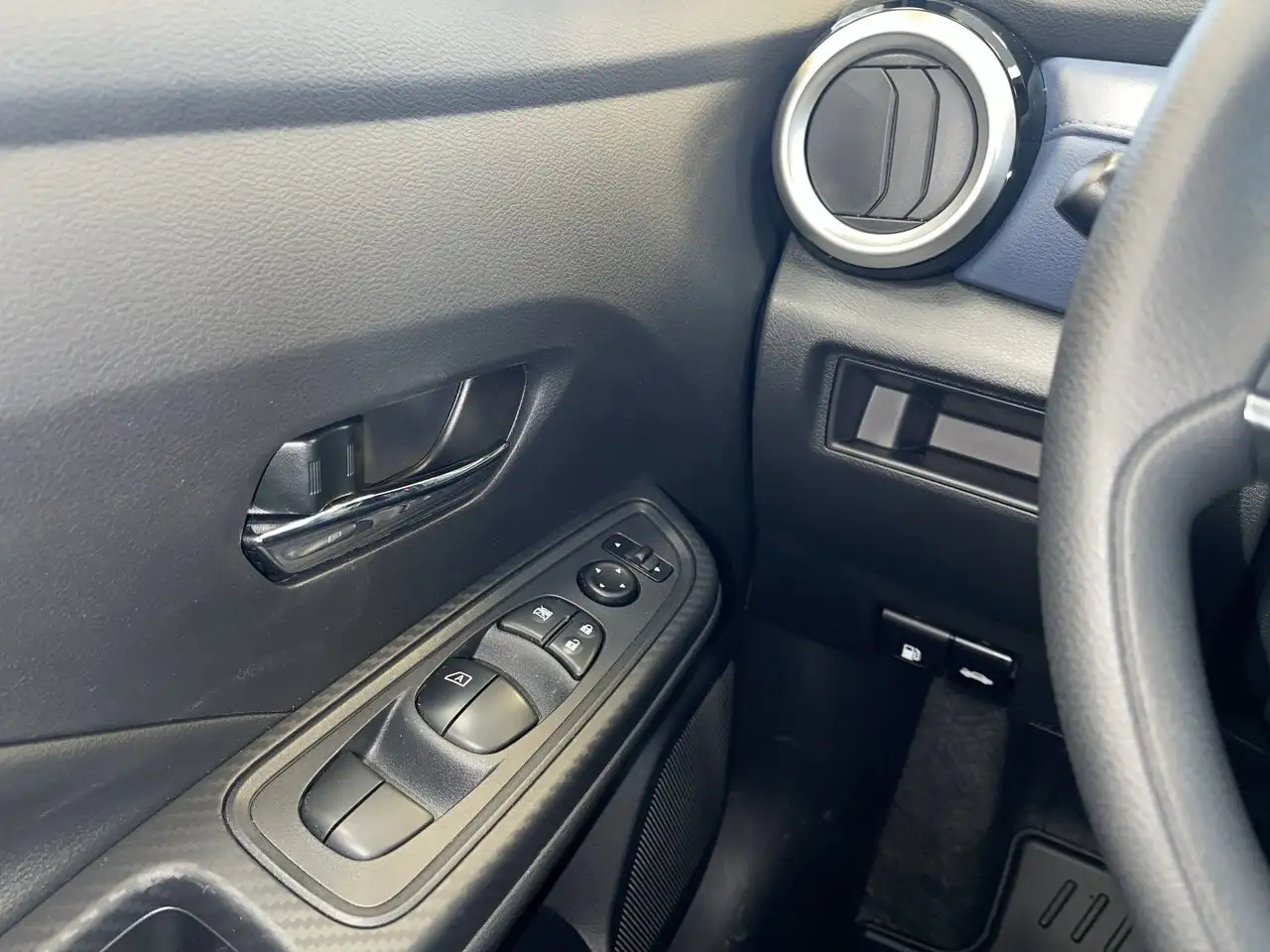 Nissan Versa снимка Nissan Versa