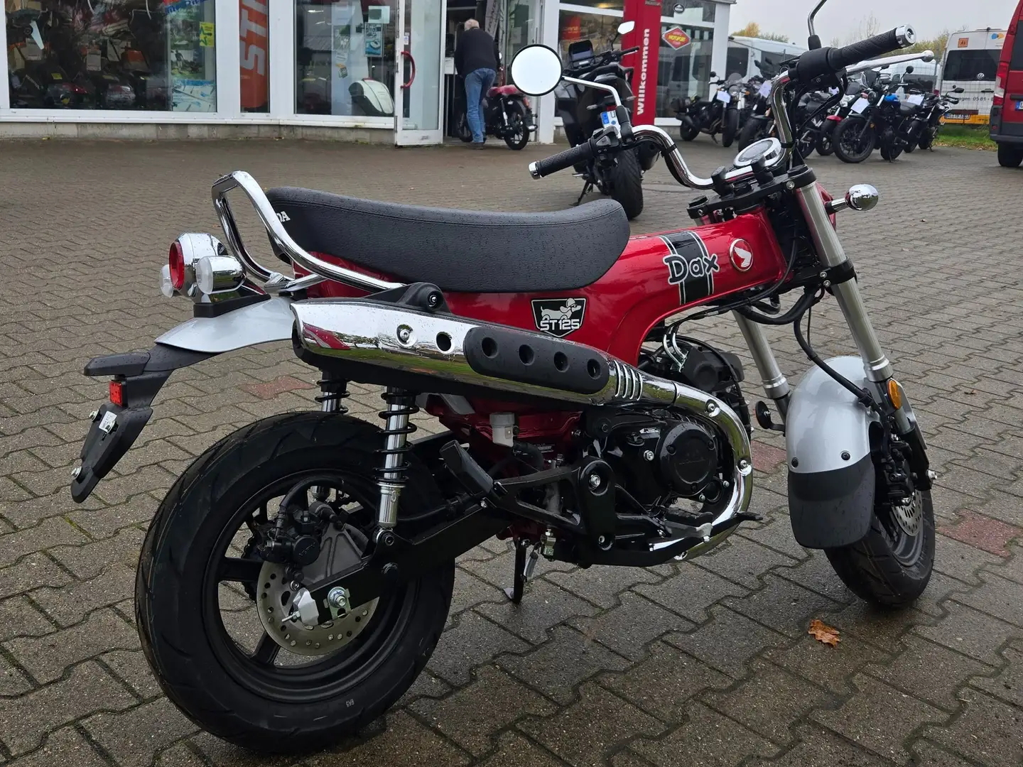 Honda DAX ST 125 Roşu - 2