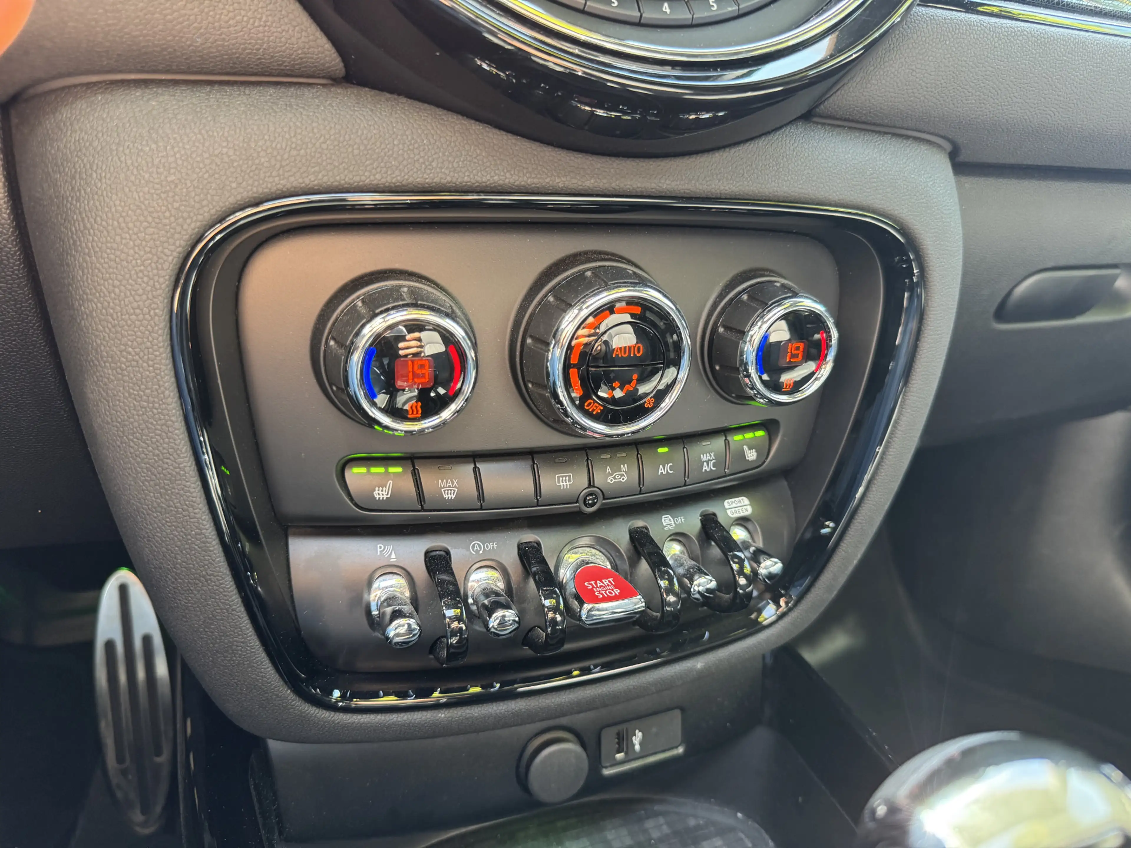 MINI John Cooper Works Clubman 2.0 JCW ALL4 Chili — photo 14