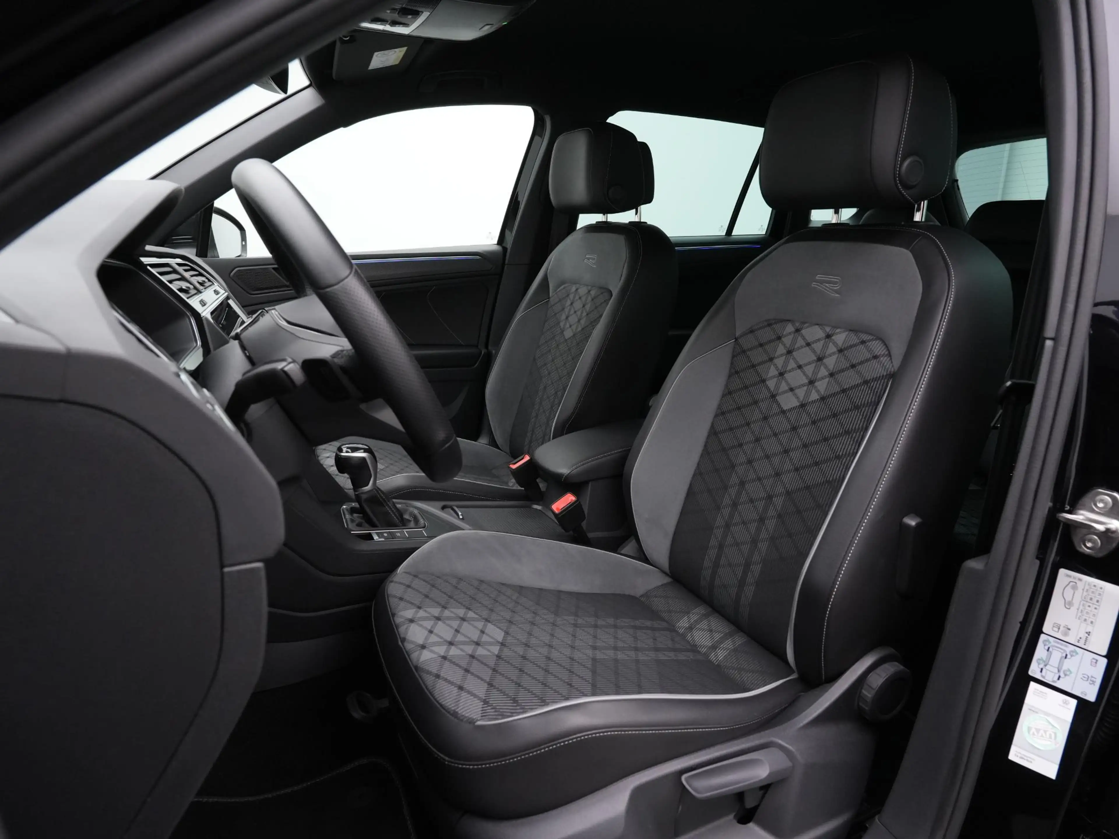 Volkswagen Tiguan 1.4 TSI eHybrid 245 pk R-Line Business | IQ Light — photo 4