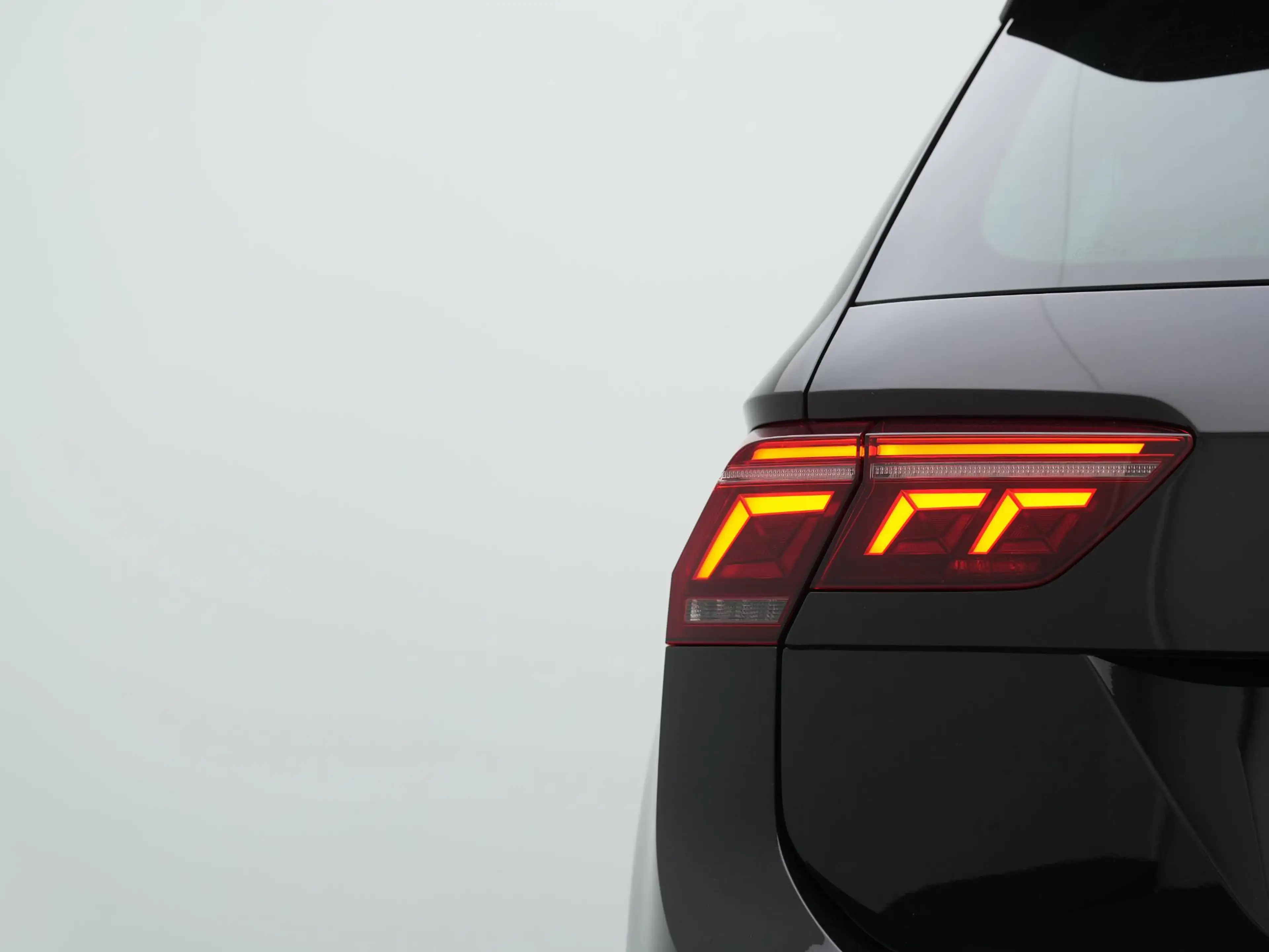 Volkswagen Tiguan 1.4 TSI eHybrid 245 pk R-Line Business | IQ Light — photo 11