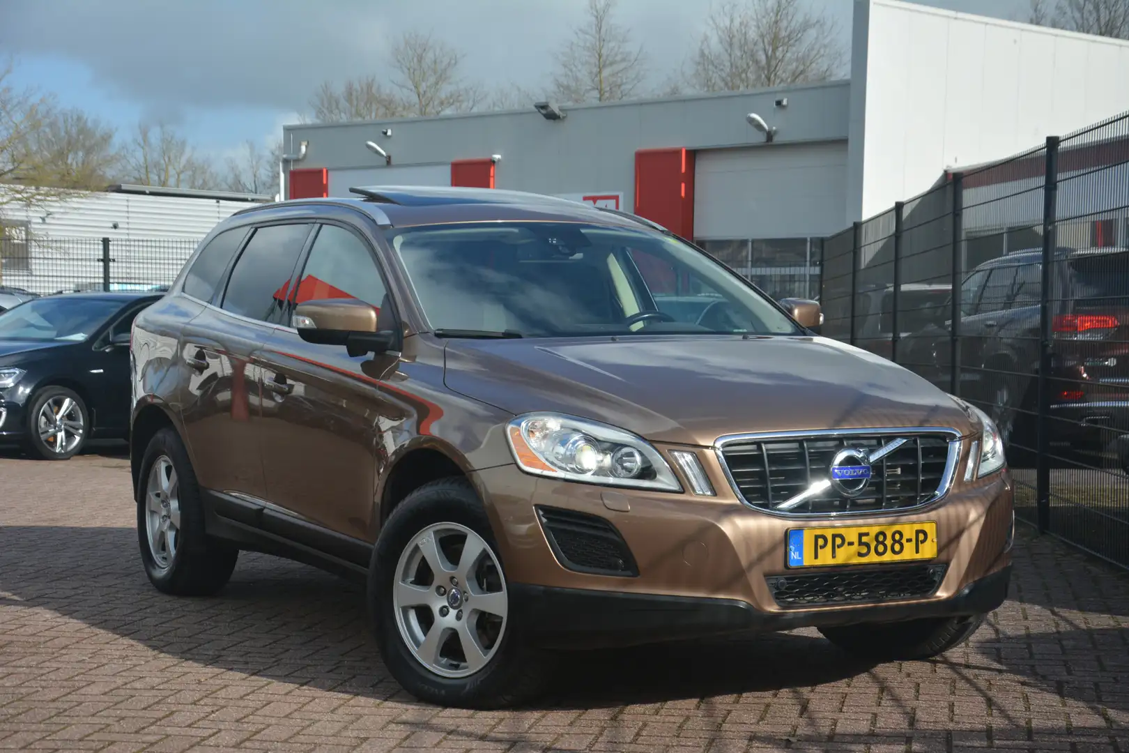 Volvo XC60 2.0T Summum | Parkeer Sensoren | Elek Stoelen | Le Braun - 2