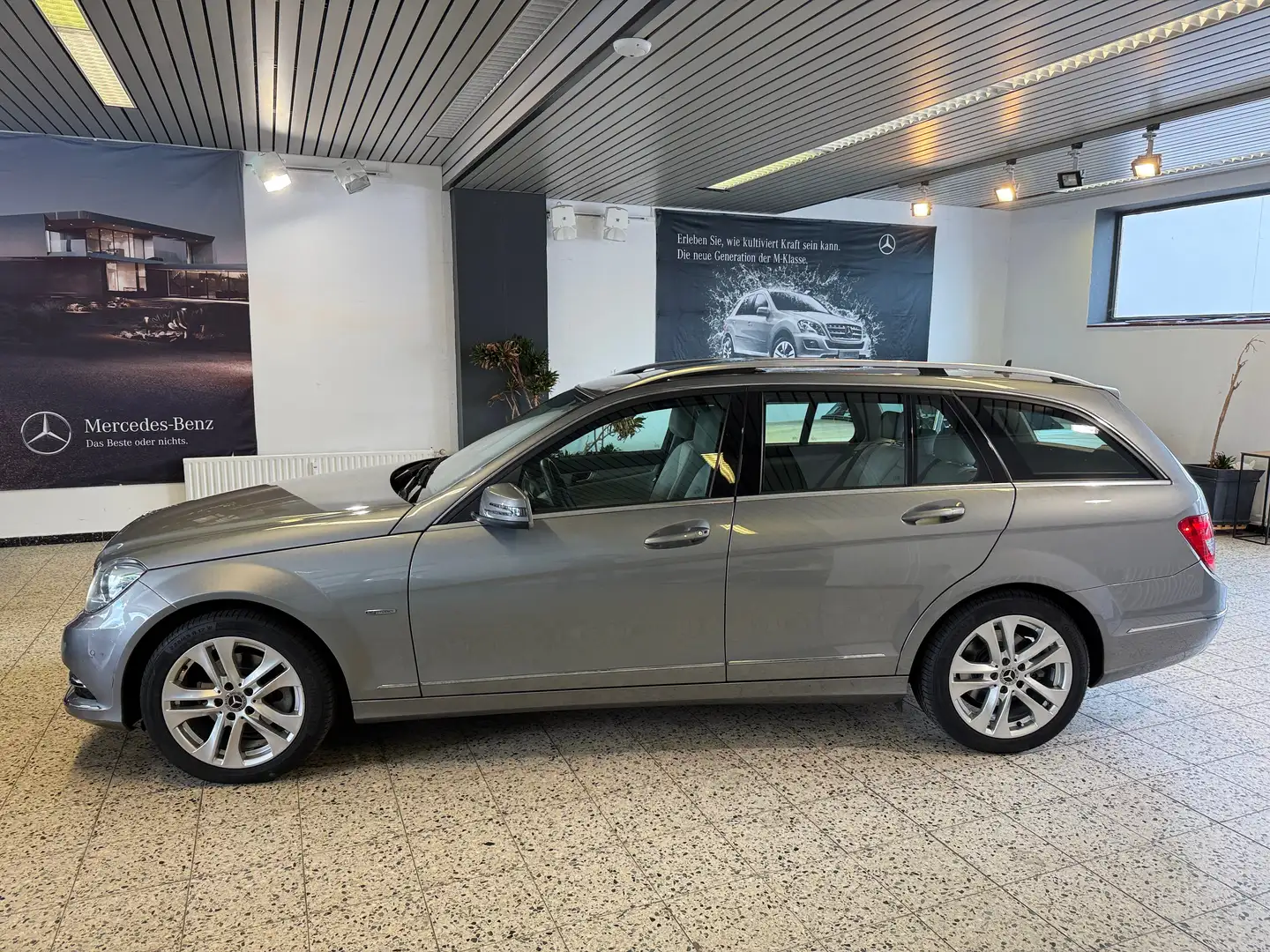 Mercedes-Benz C 200 T CGI Avantgarde AUT/NAV/LED/ILS/SHZ/PTS/AHK/2.Hd Silber - 1