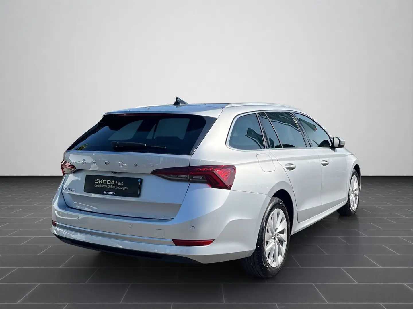 Skoda Octavia Combi 2.0 TDI DSG Style Silber - 2