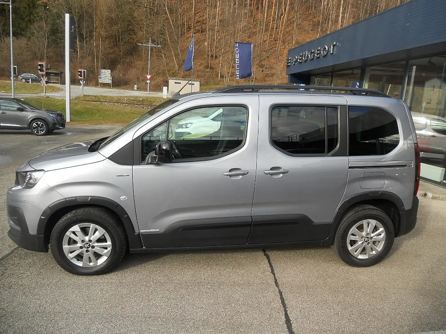 Peugeot Rifter 1,5 BlueHDI 130 S&S GT Line EAT8 Aut. Grau - 2