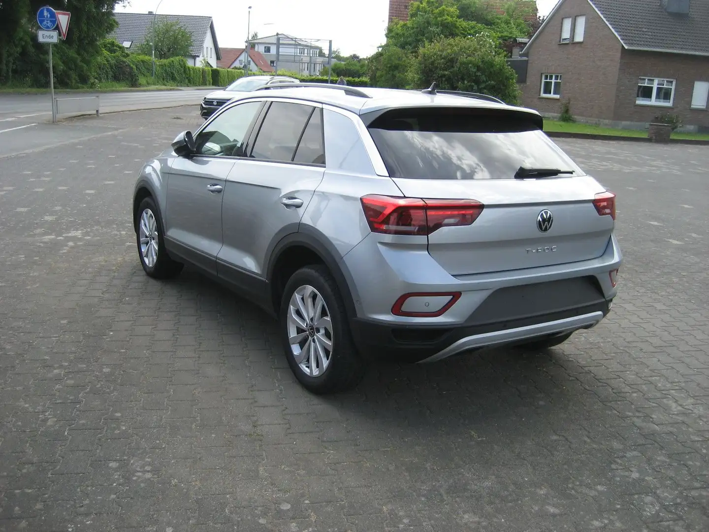 Volkswagen T-Roc 1.5 TSI Life ACC PDC DAB App Alu 17" Silber - 2