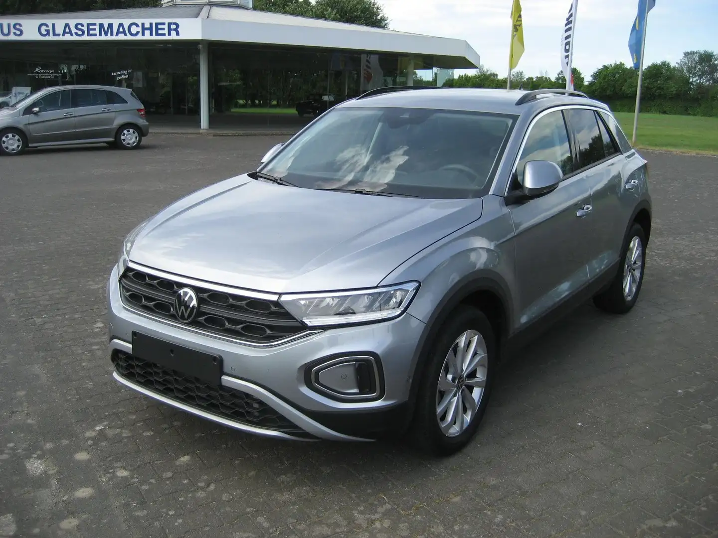 Volkswagen T-Roc 1.5 TSI Life ACC PDC DAB App Alu 17" Silber - 1