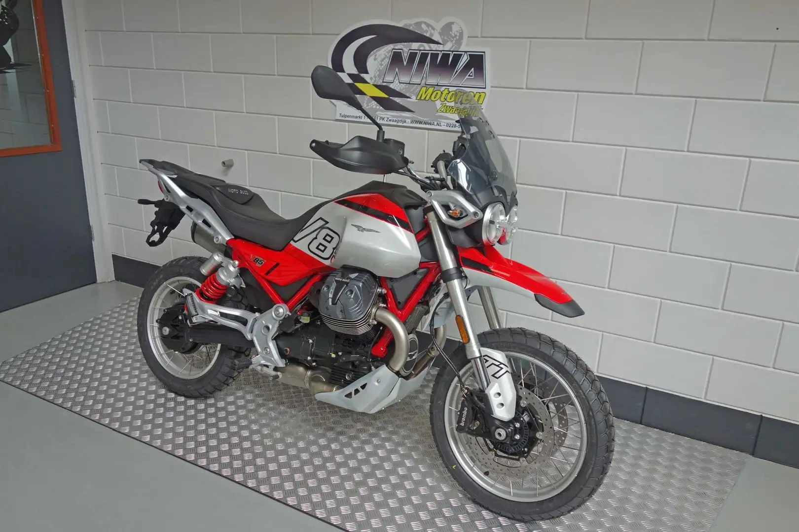 Moto Guzzi V 85 TT Белый - 2