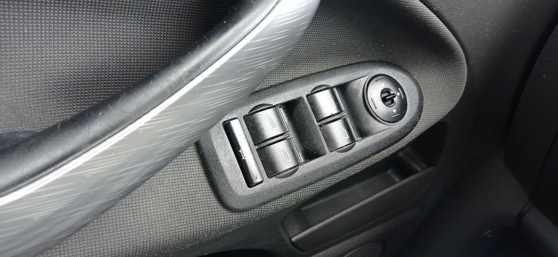 Ford C-Max 1.6 Ti-VCT Titanium Silber - 2