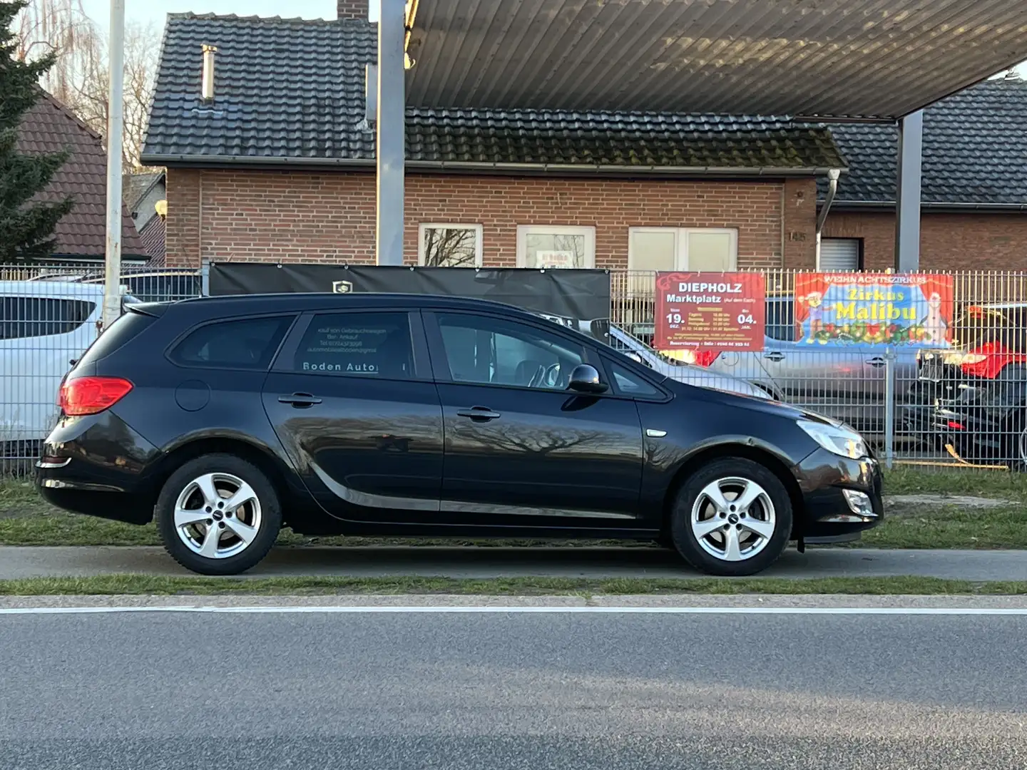 Opel Astra Design Edition Klimaautomatik Tüv 02/2027 Schwarz - 2