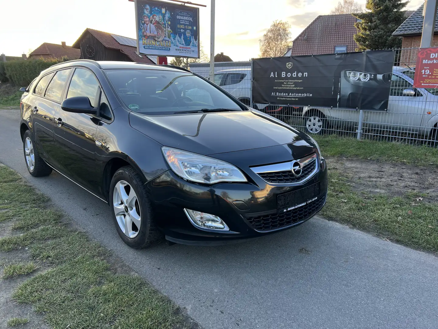 Opel Astra Design Edition Klimaautomatik Tüv 02/2027 Schwarz - 1
