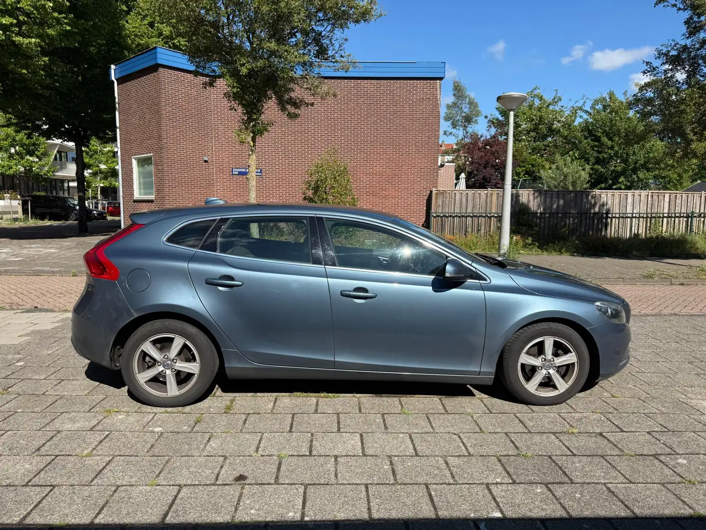 Volvo V40 1.6 D2 Momentum Airco Cruise PDC NW APK Blauw - 2