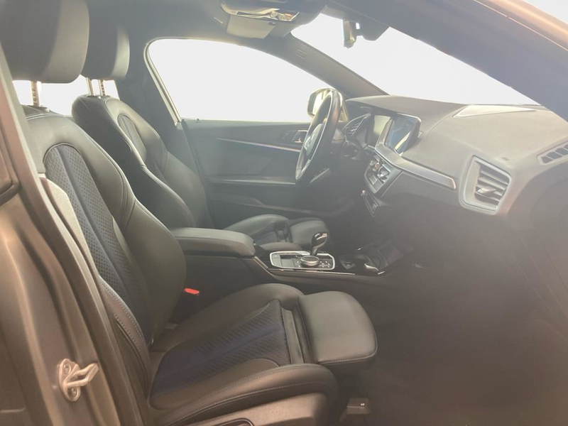 BMW 218 M Sport — photo 15