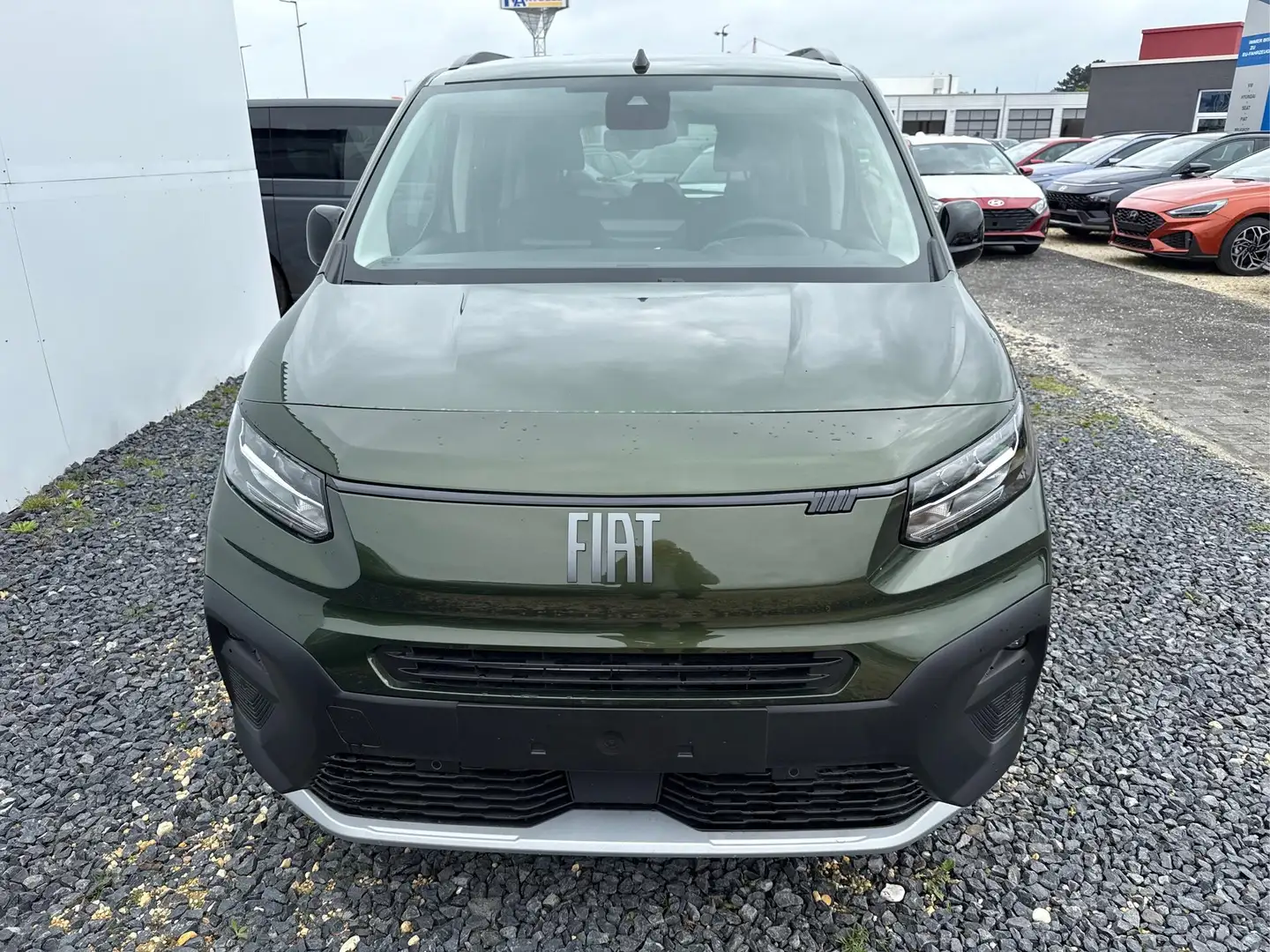 Fiat Doblo L2 EDITION 1.5 HDI STYLE PACK SHZ TOTWINKEL UCo... Verde - 2