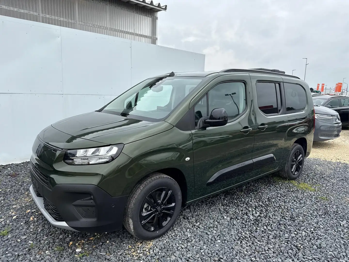 Fiat Doblo L2 EDITION 1.5 HDI STYLE PACK SHZ TOTWINKEL UCo... Verde - 1