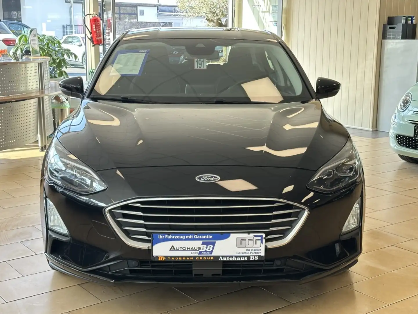 Ford Focus Titanium*Head-up*LED*Navi*R.cam*DAB*SHZ Zwart - 2