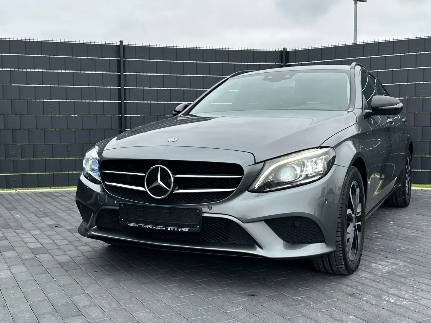 Mercedes-Benz C 300 T Avantgarde*9G*DISTR+*360*HUD*LEDER*AHK* Grau - 1