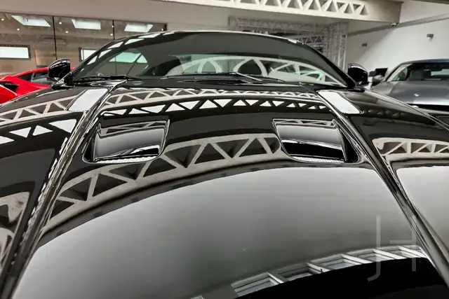 Aston Martin DBS Carbon Black Edition Ansicht 5