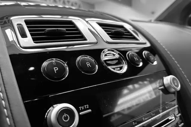 Aston Martin DBS Carbon Black Edition Ansicht 23