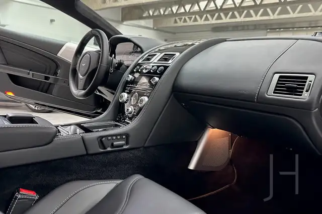 Aston Martin DBS Carbon Black Edition Ansicht 17